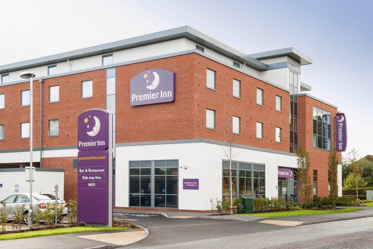 Premier Inn Fleet Ngoại thất bức ảnh