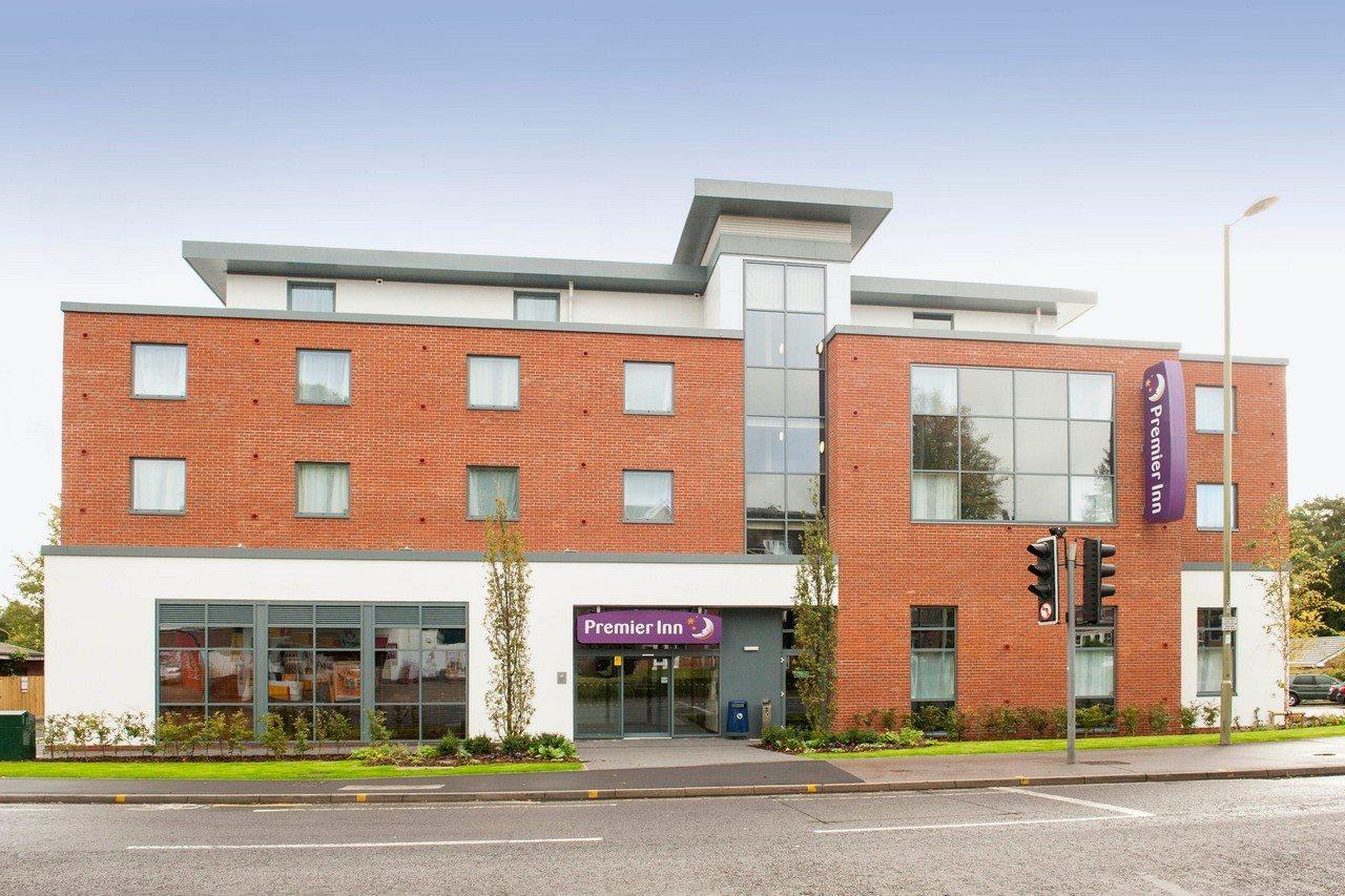 Premier Inn Fleet Ngoại thất bức ảnh