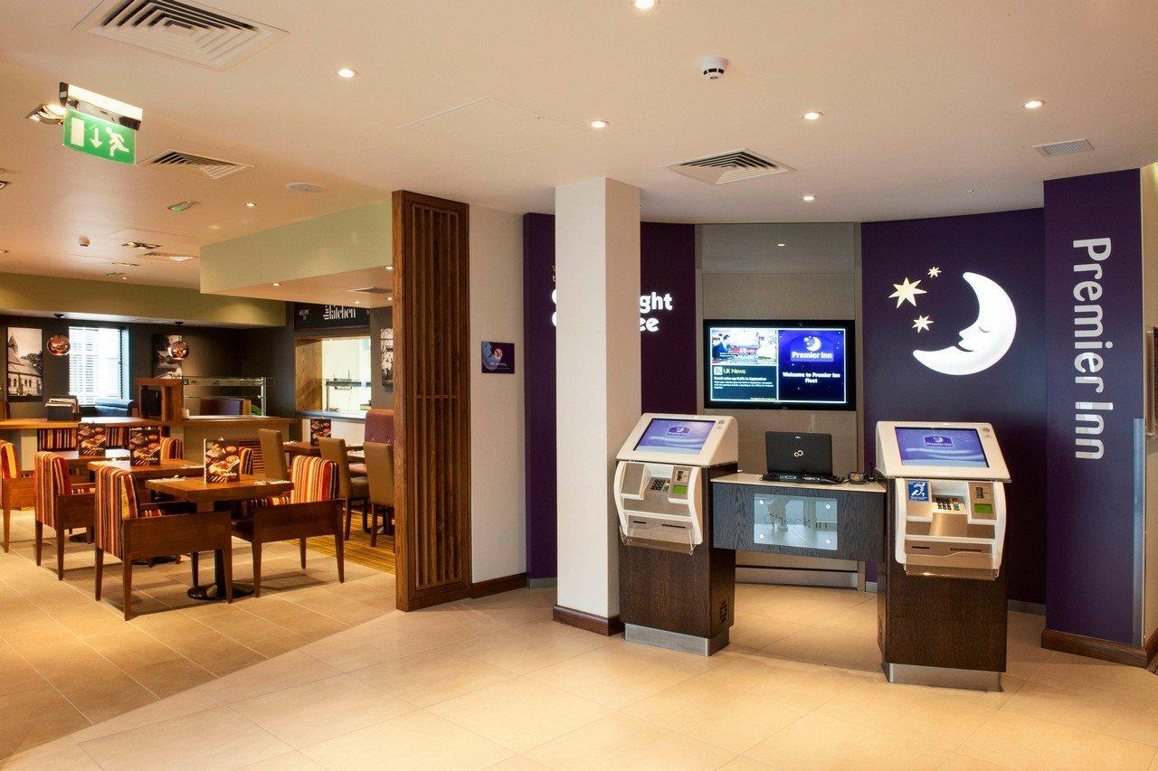 Premier Inn Fleet Ngoại thất bức ảnh