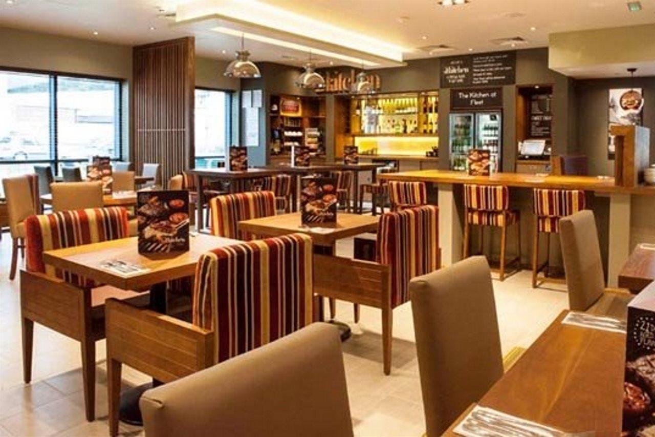 Premier Inn Fleet Ngoại thất bức ảnh